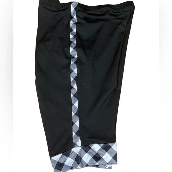 💚 #2568 SHEIN CURVE Black Shorts with Checkered Trim - Picture 3 of 6